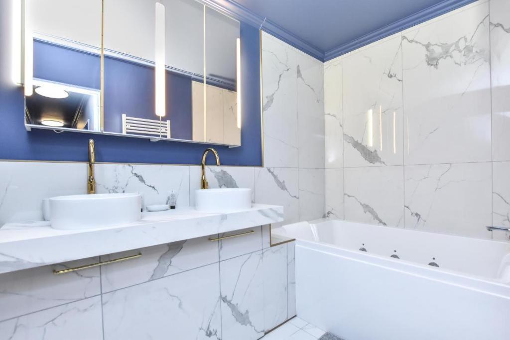 Ferienwohnung Luxury Paris La Vie En Rose Jacuzzi Terrasse Parking Exterior foto